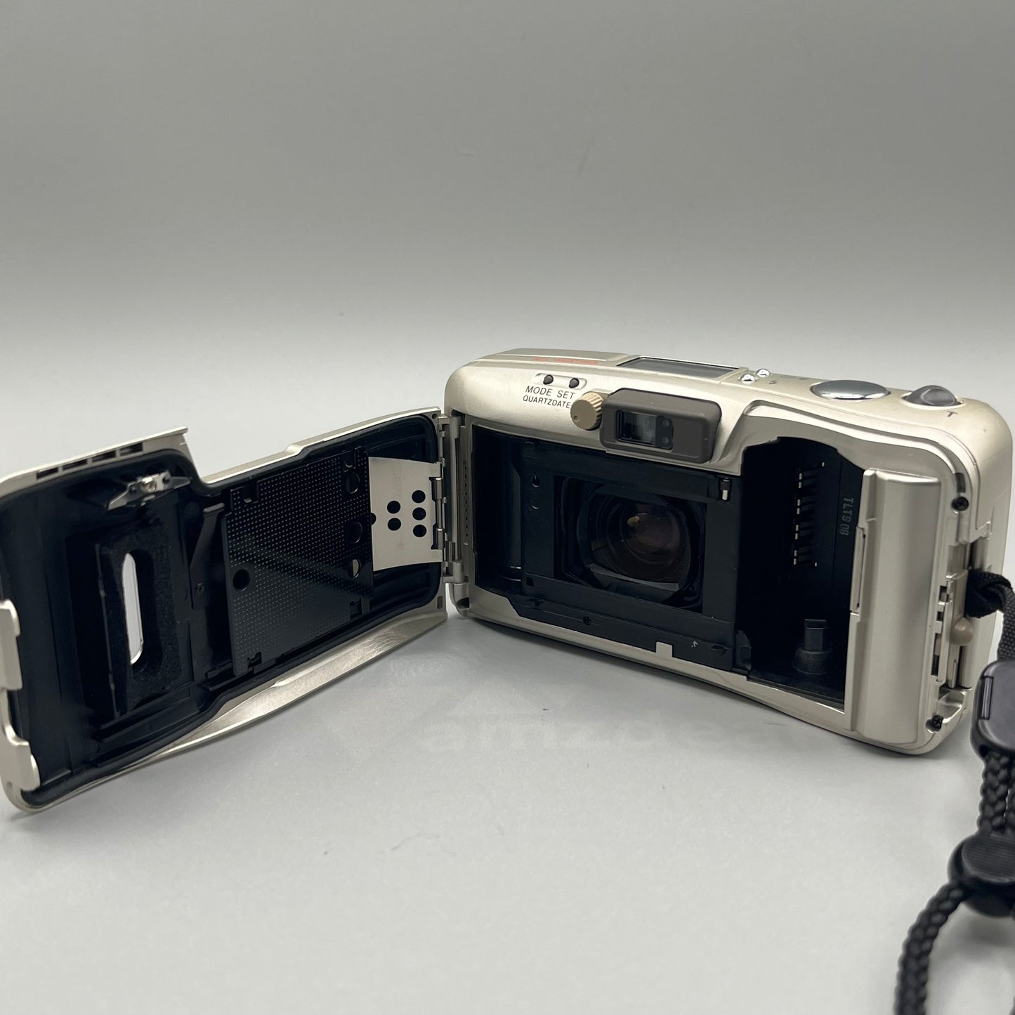 Olympus Stylus Infinity Zoom 115 Silver Film Camera