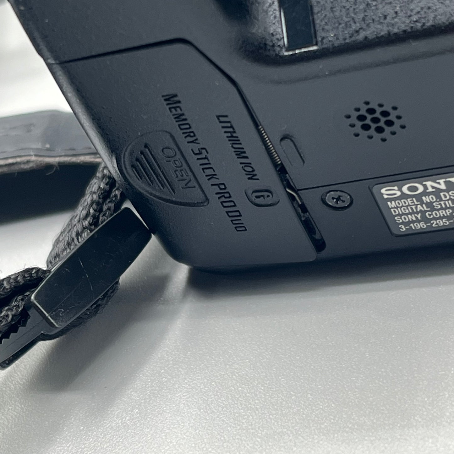 Sony CyberShot DSC-H7 Black Digital Camera